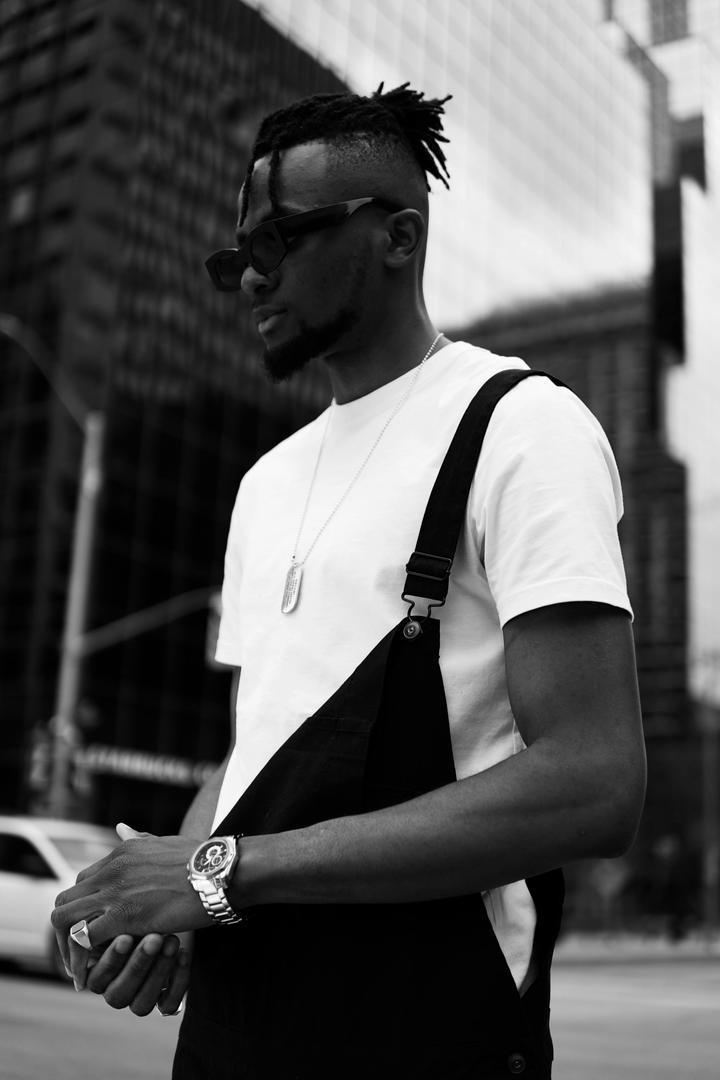 Minimal Oversized Tee — minimalist black oversized t-shirt, editorial